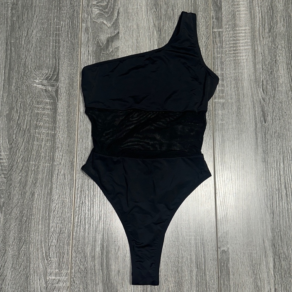 One shoulder, Black, Women’s X Small one piece bathing suit